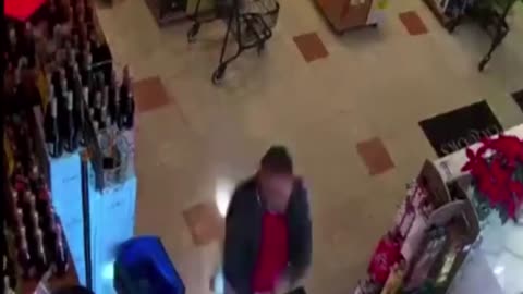 Shoplifting Florida Man Gets Beat With A Club By Store Owner Tired Of Getting Robbed