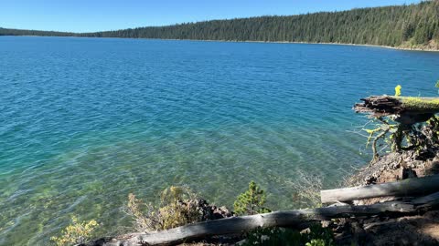 Central Oregon – Paulina Lake “Grand Loop” – Glistening Lake with Tropical Colors – 4K