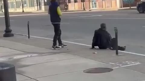 Dude casually loaded his pistol and executed a homeless guy in broad daylight in St. Louis