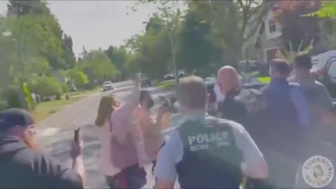 Trudeau chased out of neighborhood by angry Canadians