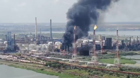 Explosion at Petromidia Oil refinery in Constanta Romania (Breaking News)