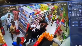 Video de pareja de 'cosquilleros' en minimercados de Bucaramanga