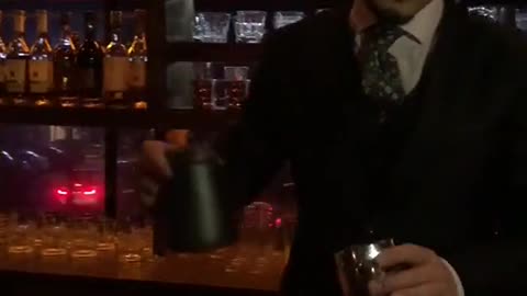 This Japanese bartender's body method is definitely enough for Sao ❤️