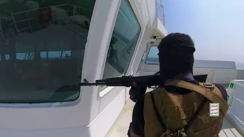The Houthi group publishes a video of its seizure of the Israeli ship in the south of the Red Sea