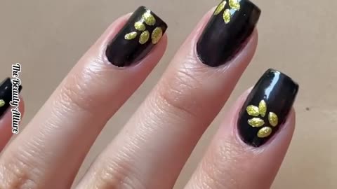 💅🔹Easy dot nail art design with household items #nailart