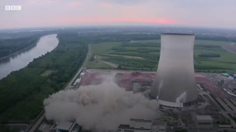 Spectacular demolition at German nuclear site - BBC News