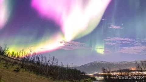 SUPER RARE PINK AURORA SPOTTED OVER NORWAY!!!