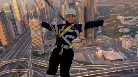 eXperience the #EdgeWalk 👣 XDubai #DefyYourLimits #Emaar #LikeNeverBefore 🎥 @heidikhalid