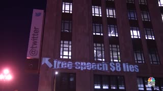 Signs Projected On Twitter Headquarters After Musk’s Employee Ultimatum