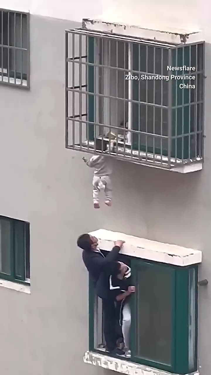 Neighbours rescue boy dangling from 4th-floor windowsin china