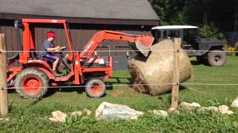 Daniel picking up bale #2 with our B7300 Kubota. And the Junk HUSCO valve.