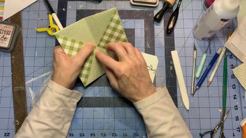 Episode 164 - Junk Journal with Daffodils Galleria - Book From A Box - Pt. 5