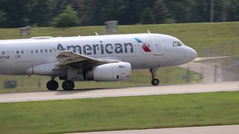American Airlines Airbus A319 departing St. Louis Lambert Intl - STL