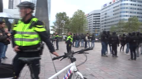 Rotterdam CS plein, koran verbranding gaat niet door, Pegida voorman opgepakt!