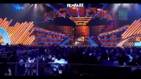 SHAH RUKH KHAN VS IRFAN KHAN FIGHT AT FILMFARE AWARDS😂😂 MUST WATCH