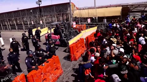 Hundreds of migrants try to force US-Mexico border