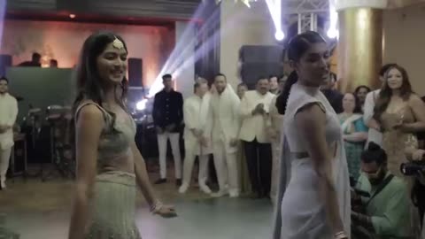 Bollywood pretty actress dance in wedding