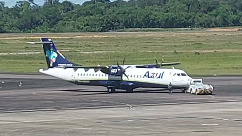 ATR72-600 PR-AKN faz pushback antes de decolar de Manaus para Eirunepe
