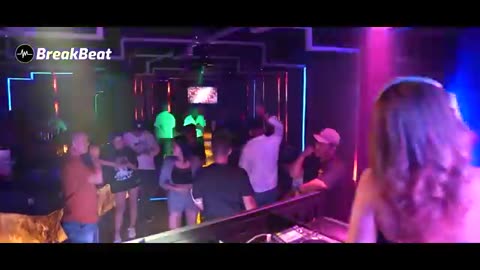 DJ DISA ORIANA THE V CLUB PANGERAN JAYAKARTA