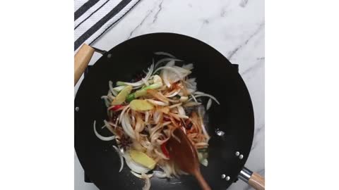 JAPANESE-STYLE FRIED CHICKEN RICE BURGER