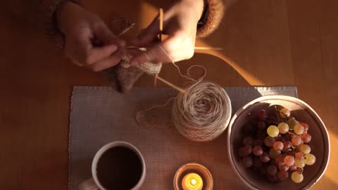 Knit with me - relaxing music playlist 🍂 30 min knitting circle calming stress relief no talking