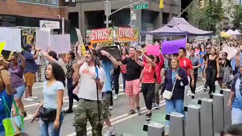 HUGE Crowds Gather In New York To Protest Vaccine Passports