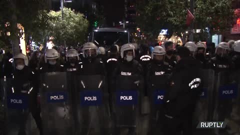 Turkey: Police and protesters scuffle at rally in Istanbul over Lira’s decline - 24.11.2021
