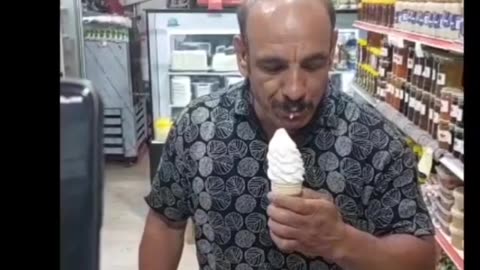 The strange challenge of eating 4 ice creams of 200 grams in 40 secondsچالش عجیب خوردن بستنی