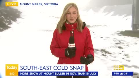 Victoria blanketed with snow one week out from summer | 9 News Australia