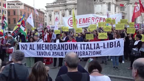 Protesters in Rome call for the renewal of an agreement between Libya & Italy to be revoked
