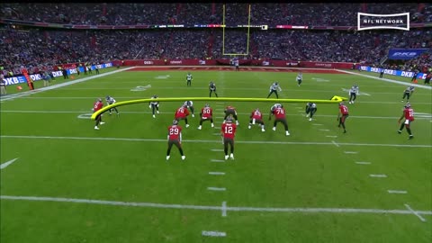 Tom Brady Finds Julio Jones for the First TD in Munich!