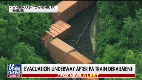 🚨 evacuation underway after PA train derailment