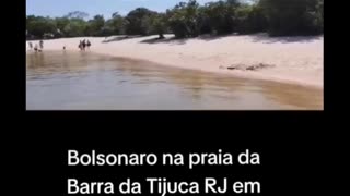 Lula expulsa banhistas de praia.