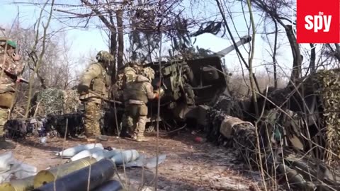 Ukrainian Paratroopers Fire Artillery Shells At Russian Positions