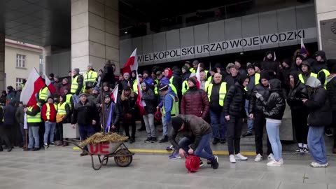 Polish farmers protest by blocking roads and Ukraine border