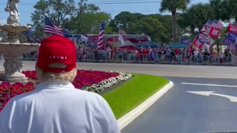 Large Crowd Cheers on Trump for Presidents' Day