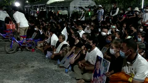 Thai massacre victims cremated