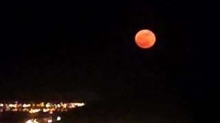 The red moon in the sky of Iran🌕
