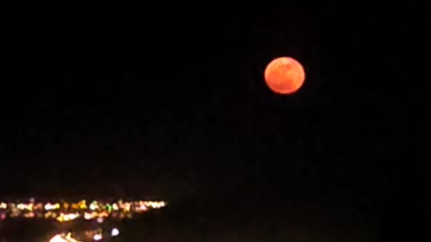 The red moon in the sky of Iran🌕