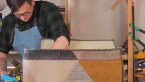 Awesome table made from a carpet and epoxy! Cool DIY for your home! #woodmood #diy #epoxy