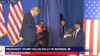 Trump Makes Extraordinary Catch During Rally, Crowd Goes Wild