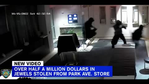 Over a half millon dollars in jewels stolen from Manhattan store