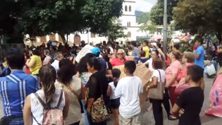 Protesta de estudiantes en colegio de Zapamanga