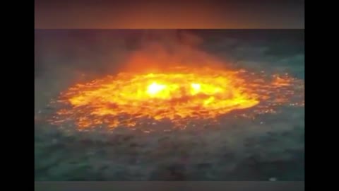 Explosion of oil pipeline in the Gulf of Mexico, flames roll like "hell's gate"