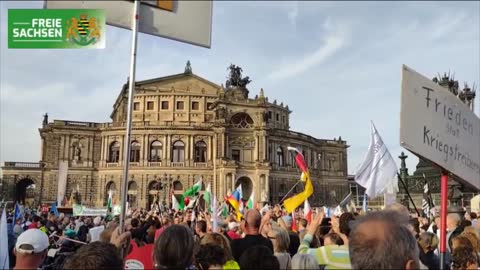 15.000 people in Dresden today demanding de-escalation and peace