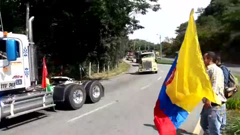 Caravana del gremio de camioneros avanza en el área metropolitana de Bucaramanga