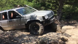 Grand Cherokee ledge climbing Tuttle ORV