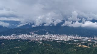 Con nubes adornando los cerros, así se dejó ver Bucaramanga este sábado