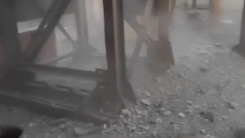 Ukraine War - Footage of Russian shells arriving from inside Azovstal