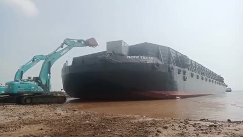 Undocking Barge In PT. Merak Bangun Samudera, Cilegon-Banten